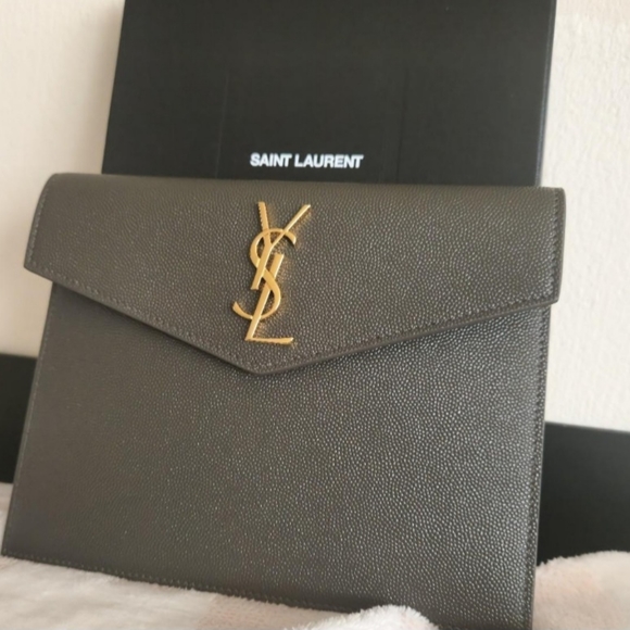 Ysl Small Pouch in Grain De Poudre Leather Green. - Picture 10 of 14